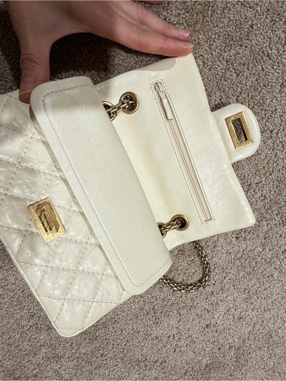 CHANEL Aged Calfskin Quilted 2.55 Reissue 224 Flap Ivory - Picture 6 of 16